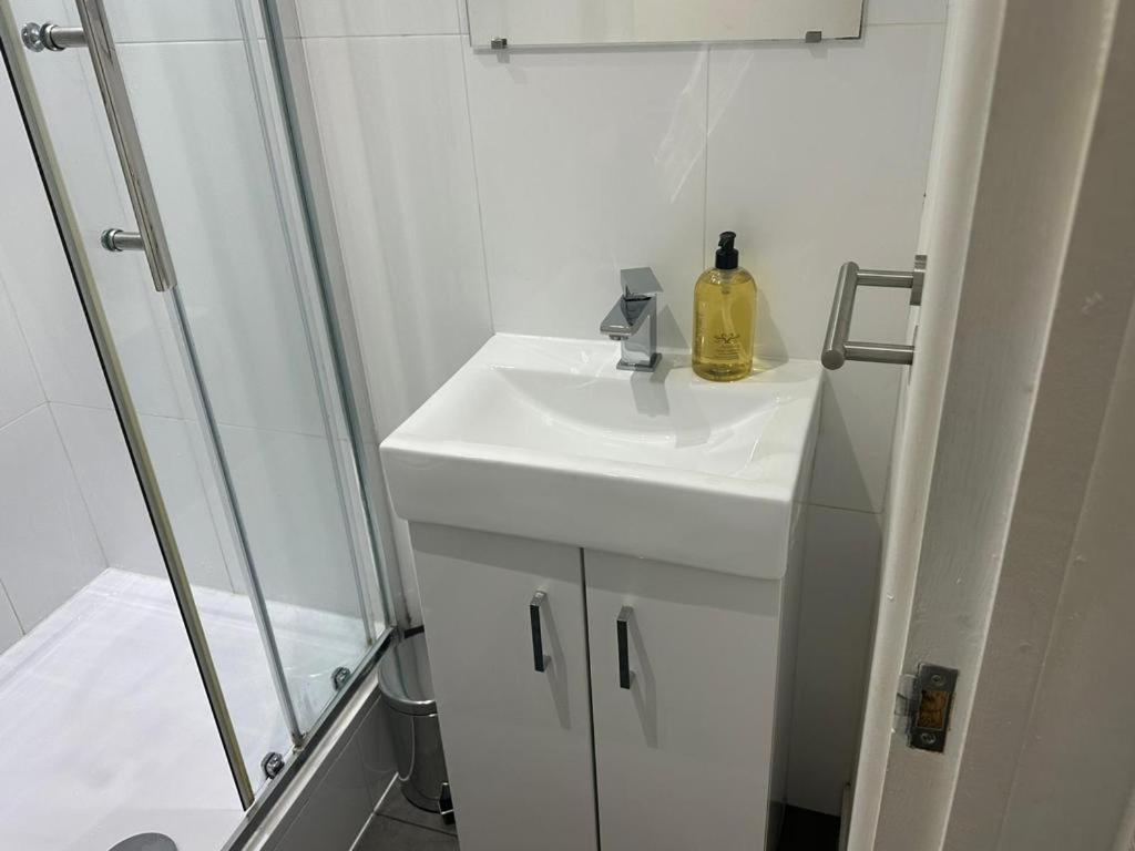 Modern 1 Bed Flat In The Heart Of Hackney Apartment London Bagian luar foto